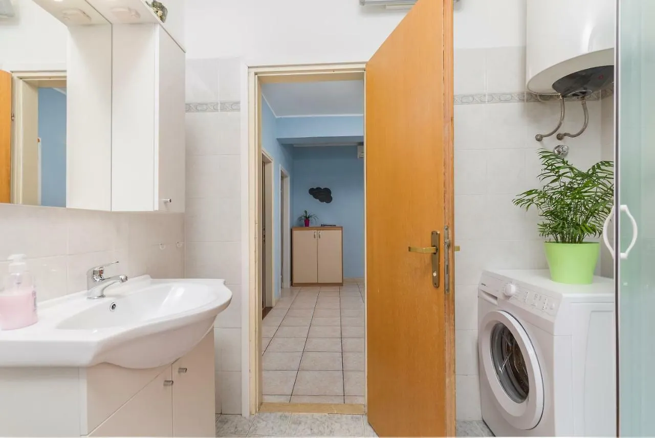 Apartment Aurel Pazin 0*,